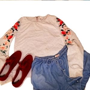 Cream Colored Sweater with Elegant Flower Embroidery